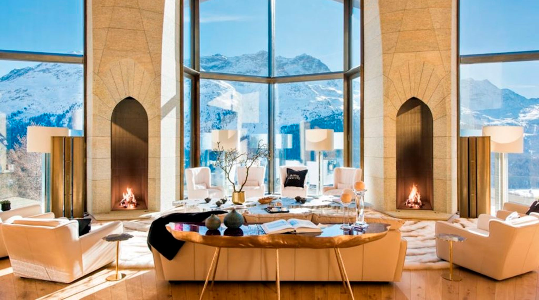 Intérieur haut de gamme, volumes et lumière.